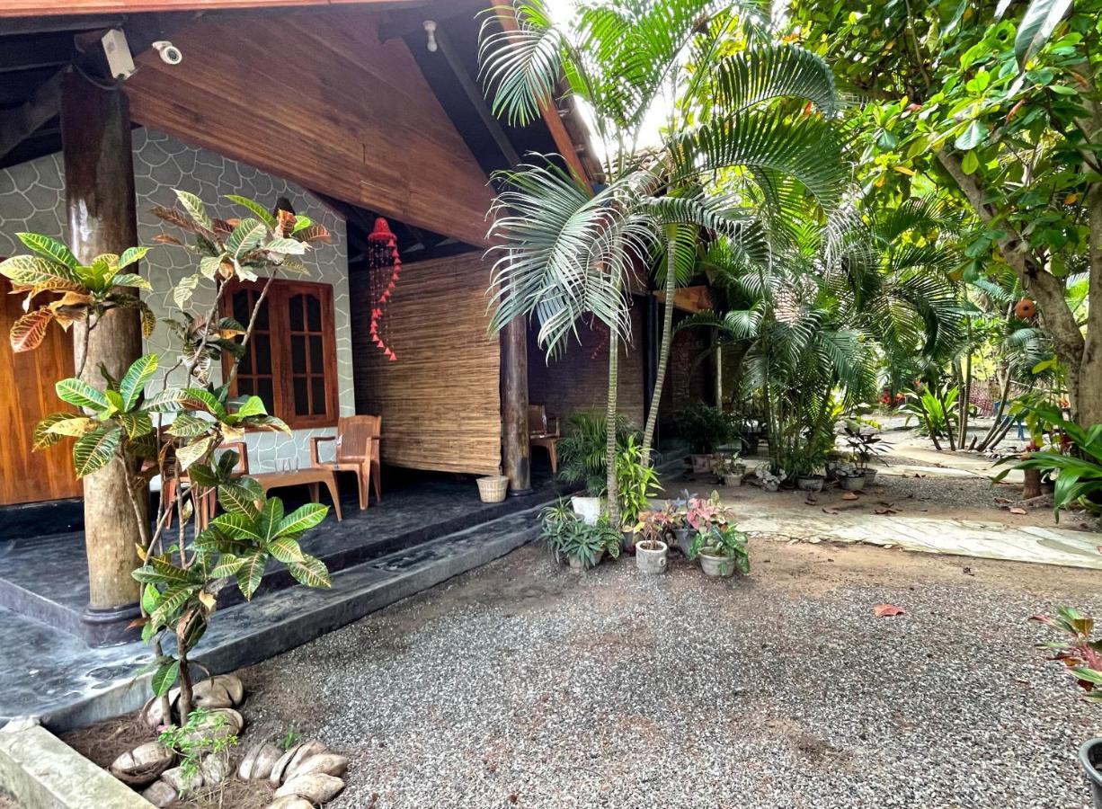 New Roy Guest House Kalkudah  Dış mekan fotoğraf